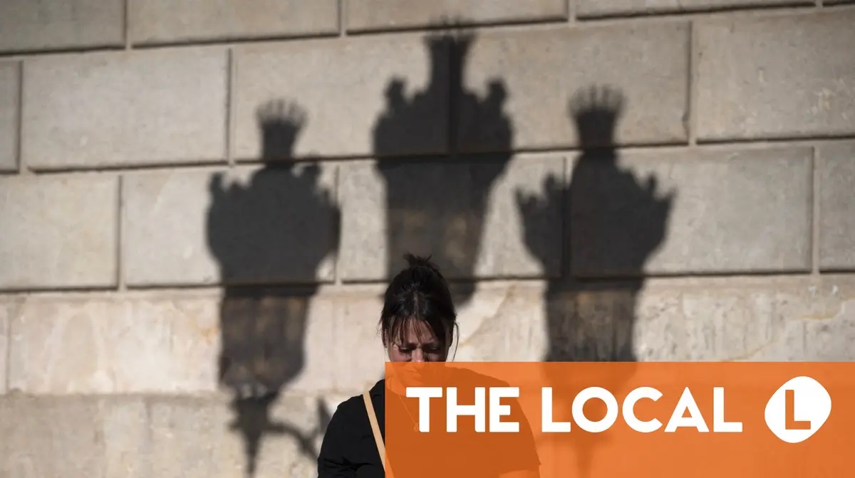 Cinco milhões de pessoas em Barcelona recebem alertas por SMS em seus celulares.