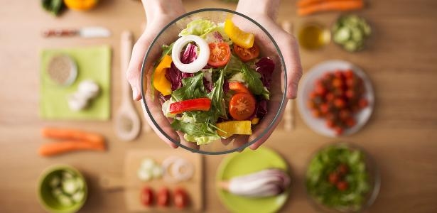 Groenten vóór het hoofdgerecht: een eenvoudige gewoonte die de gezondheid bevordert.