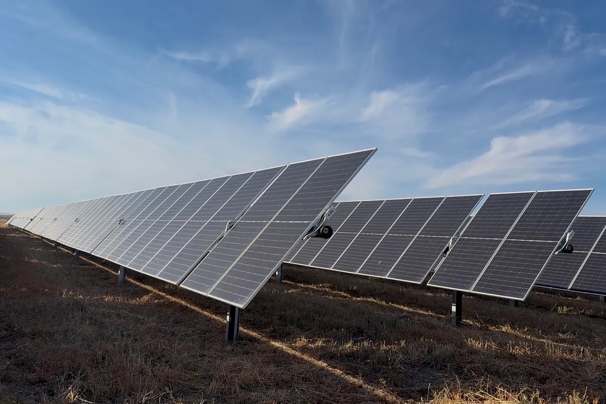 Apple expande seu investimento em energia solar e eólica na Europa