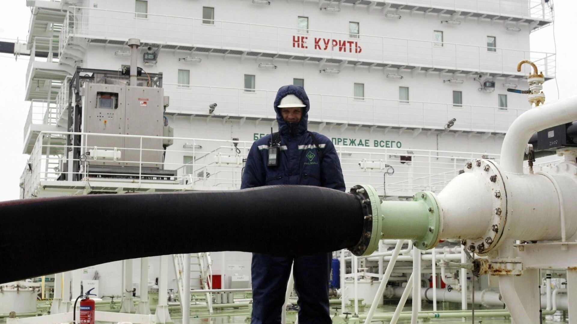 Con carote e bastoni: come l'Occidente sta costringendo l'India a rinunciare al petrolio russo