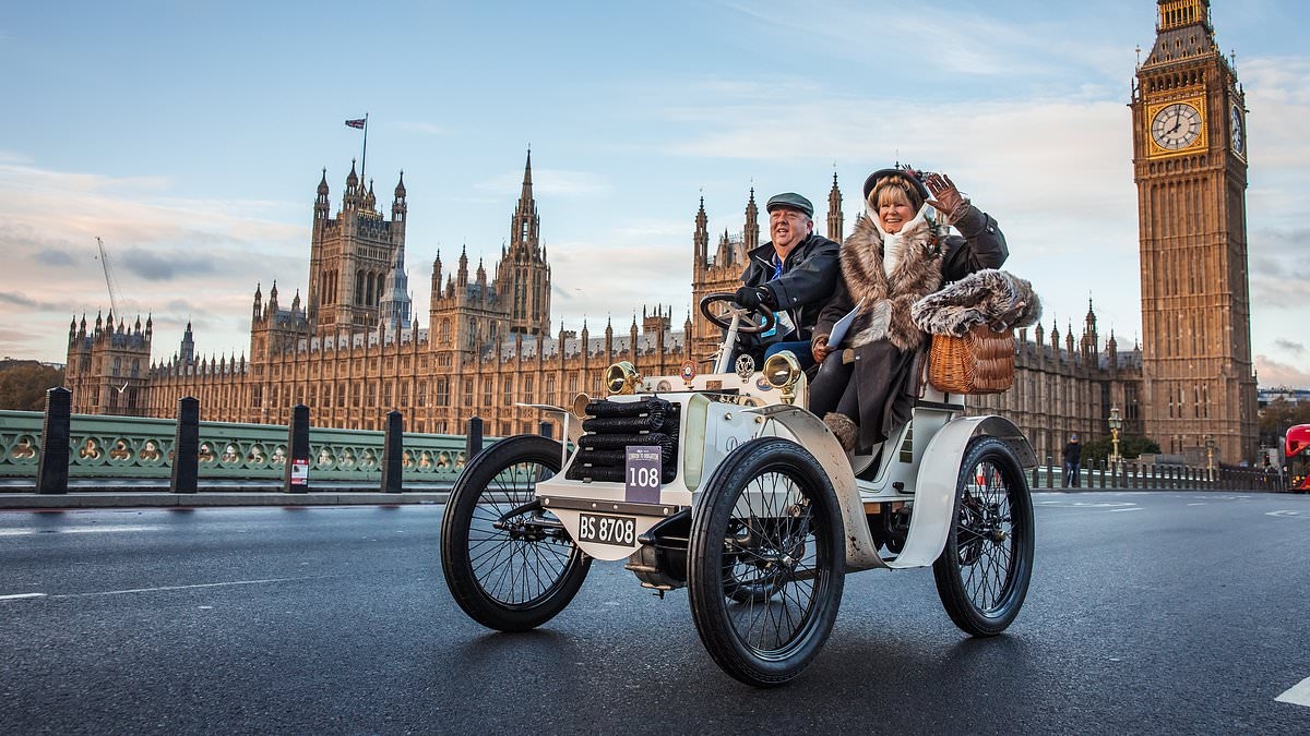 Автопробег ветеранов отмечает знаменательную дату в истории автомобилестроения