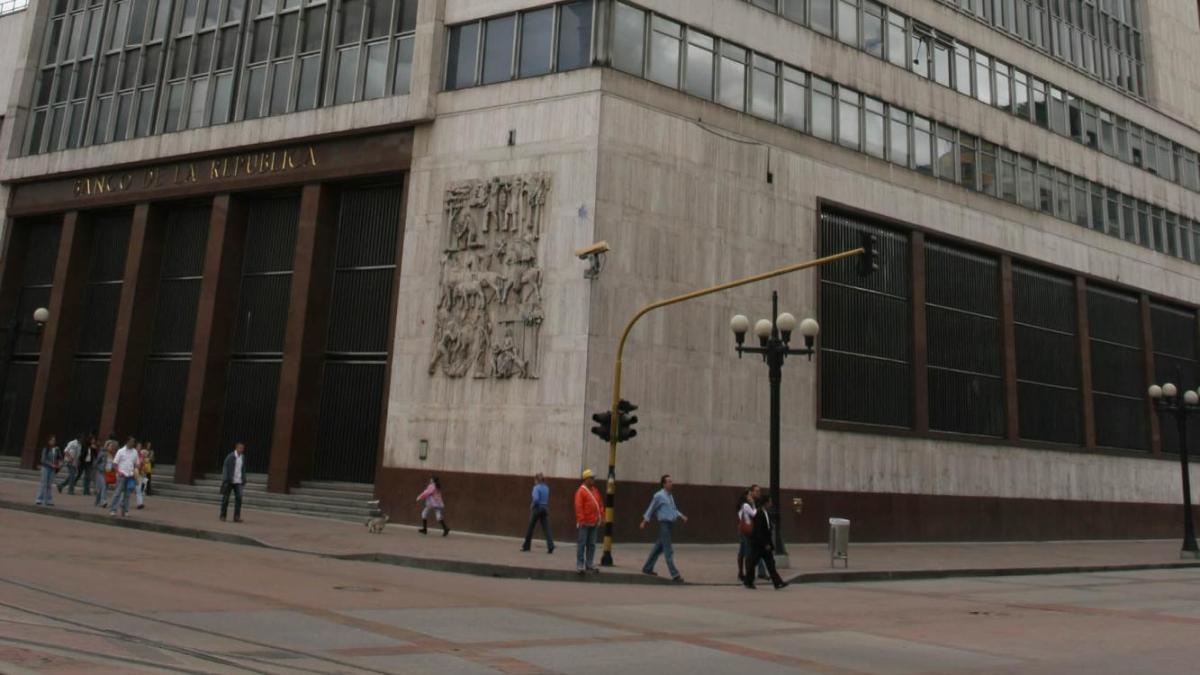 Öffentliche Ausgaben lösen Inflationswarnungen aus, und der Co-Direktor der Bank der Republik warnt, dass eine Zinserhöhung „auf dem Tisch“ liegt.