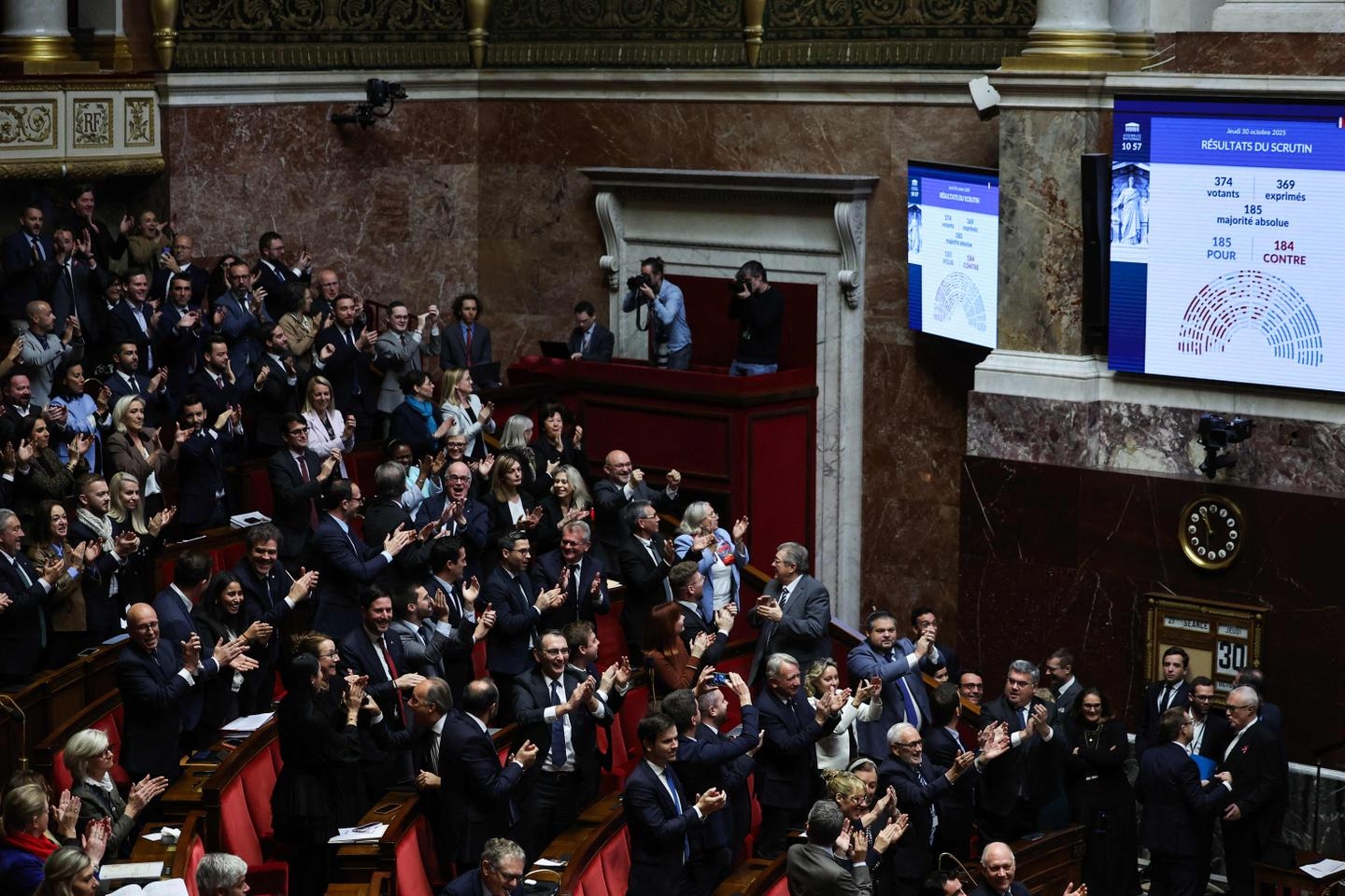 Алжир считает, что резолюция Национальной ассамблеи об осуждении миграционного соглашения 1968 года на данный момент является вопросом, «затрагивающим исключительно Францию».