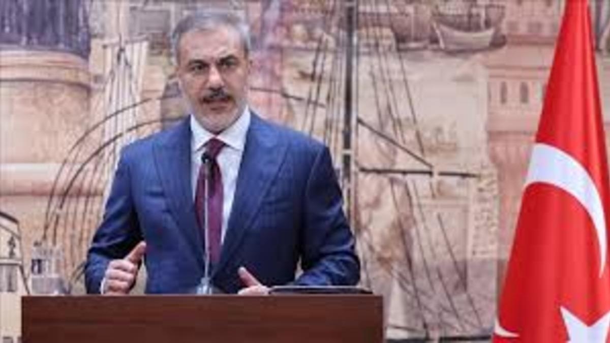 Außenminister Fidan traf sich mit seinem montenegrinischen Amtskollegen und forderte Maßnahmen zum Schutz der Türken.