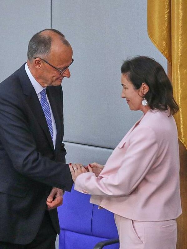 Министр научных исследований Доротея Бэр считает председателей ХДС и ХСС канцлера Фридриха Мерца и премьер-министра Баварии Маркуса Зёдера ярыми феминистами.