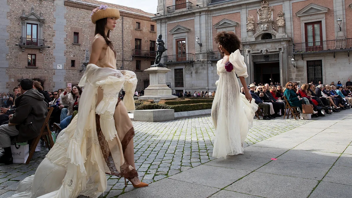 Помимо «индекса подола» и «эффекта помады»... что потребление модной одежды говорит о нашей (личной) экономике?