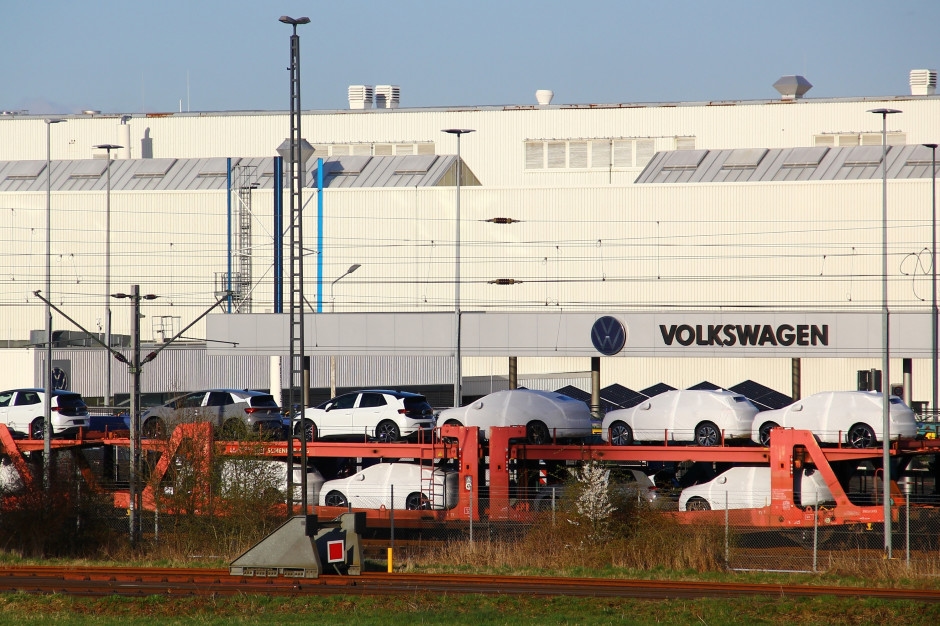 L'annuncio sorprendente dell'azienda. Dopotutto, la Volkswagen non sospenderà la produzione.