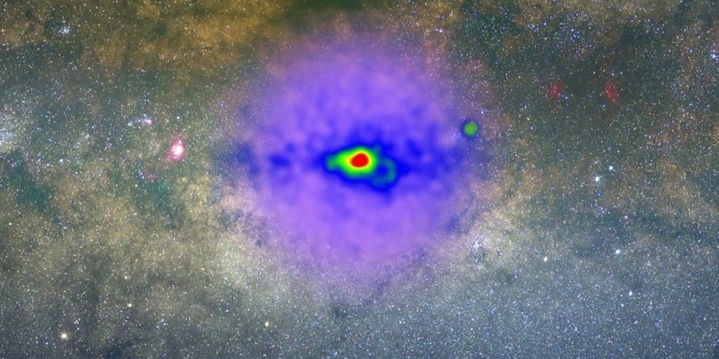 ¿Y si la materia oscura no fuera del todo invisible?
