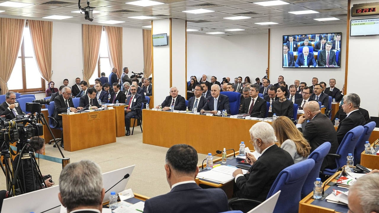 PKK-Debatte im Parlament: Numan Kurtulmuş verlässt den Saal