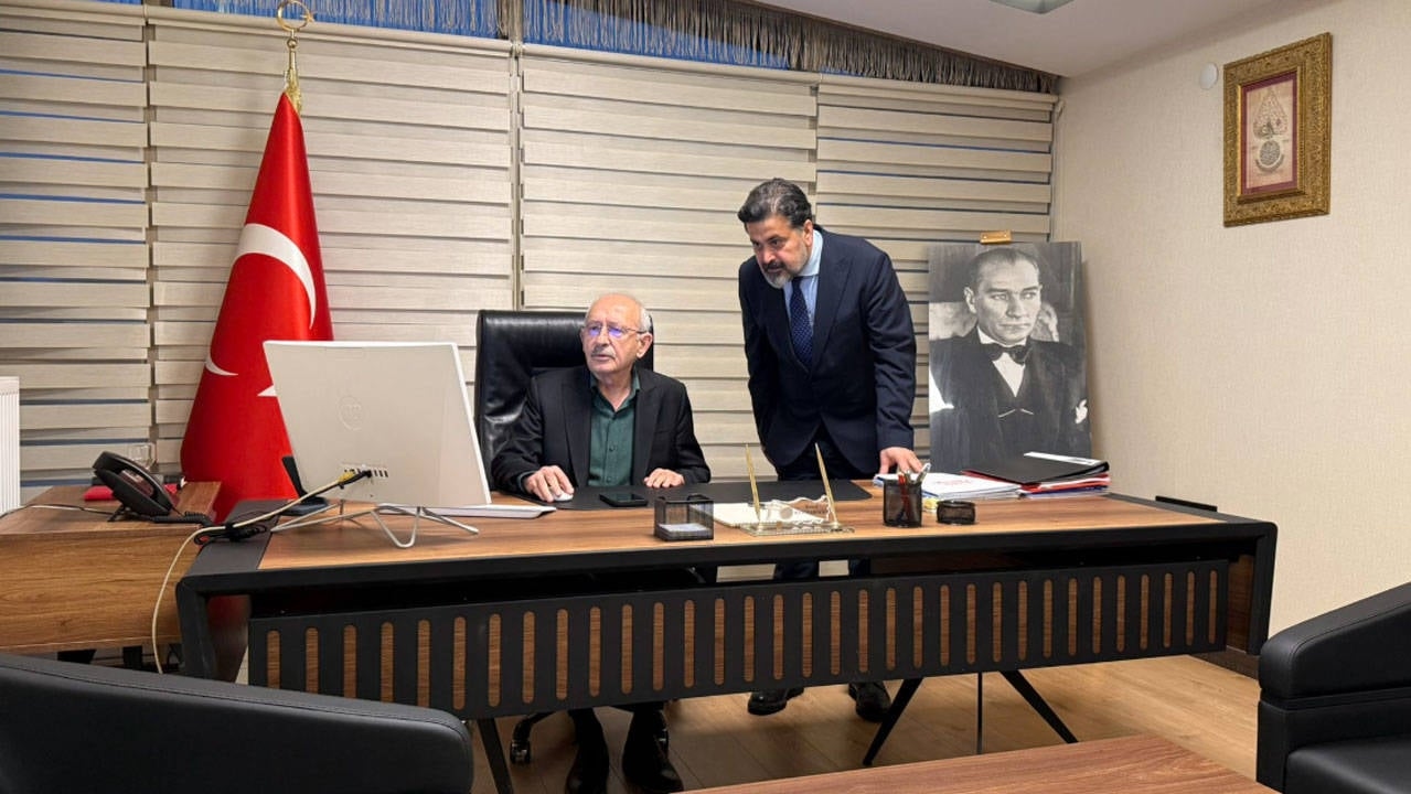 Advocaat Kılıçdaroğlu kondigde zijn nieuwe kantoor aan