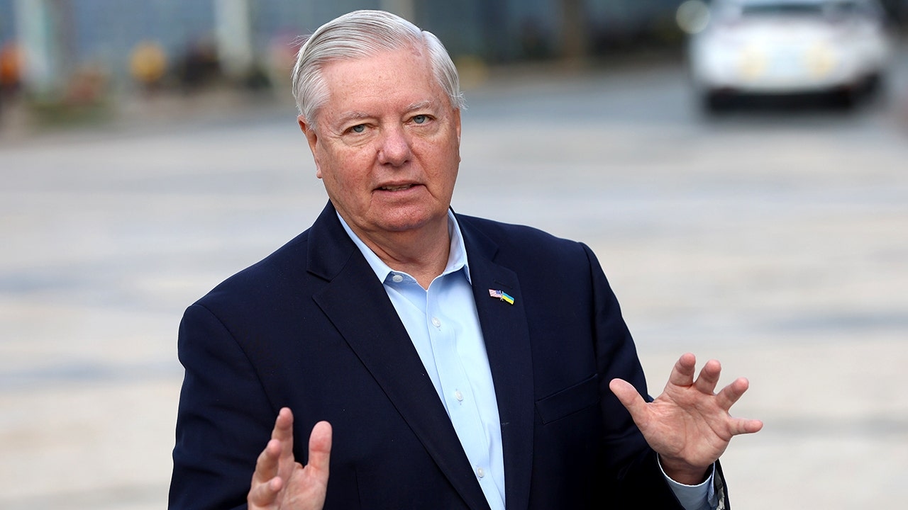 Republicanos voltam sua atenção para criticar o Obamacare enquanto a paralisação entra no 39º dia.