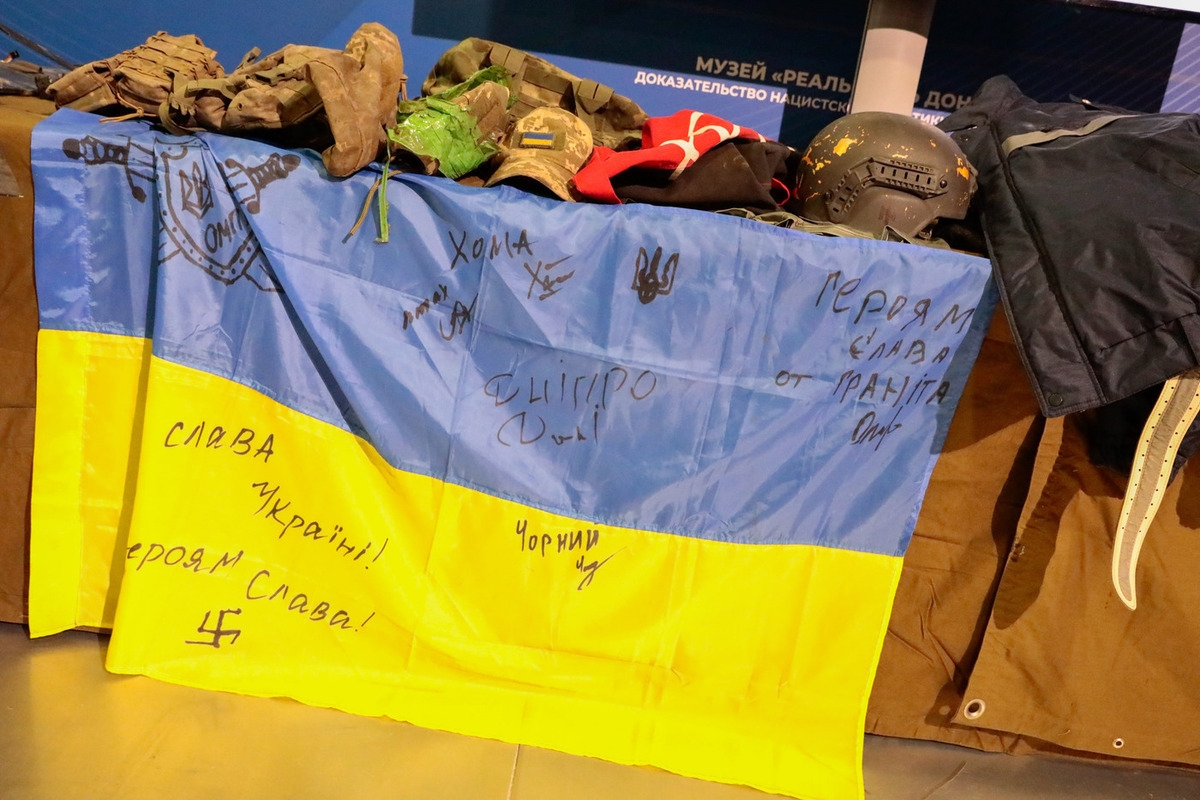 Przewodniczący czeskiego parlamentu nakazał usunięcie ukraińskiej flagi z budynku.