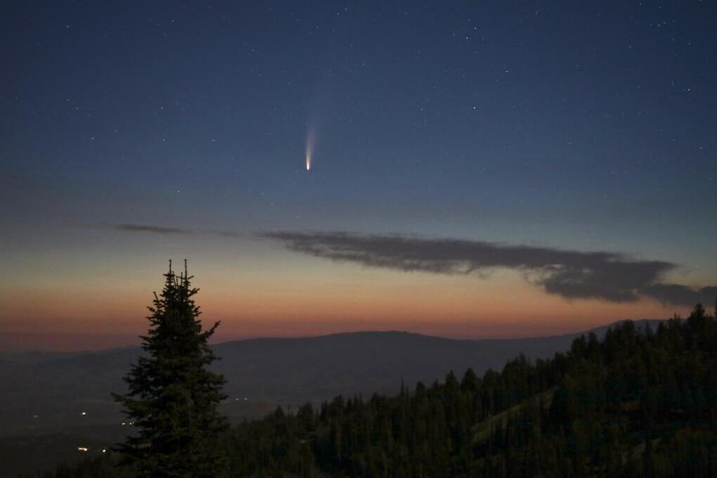 Alien Visit: An Unknown Shimmering Object Is Flying Towards Earth