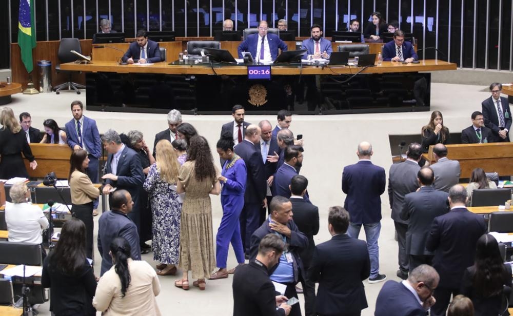 Tecavüz mağduru çocuklar için yasal kürtajı daha da zorlaştıran yasa tasarısı hakkında her bir temsilci nasıl oy kullandı?