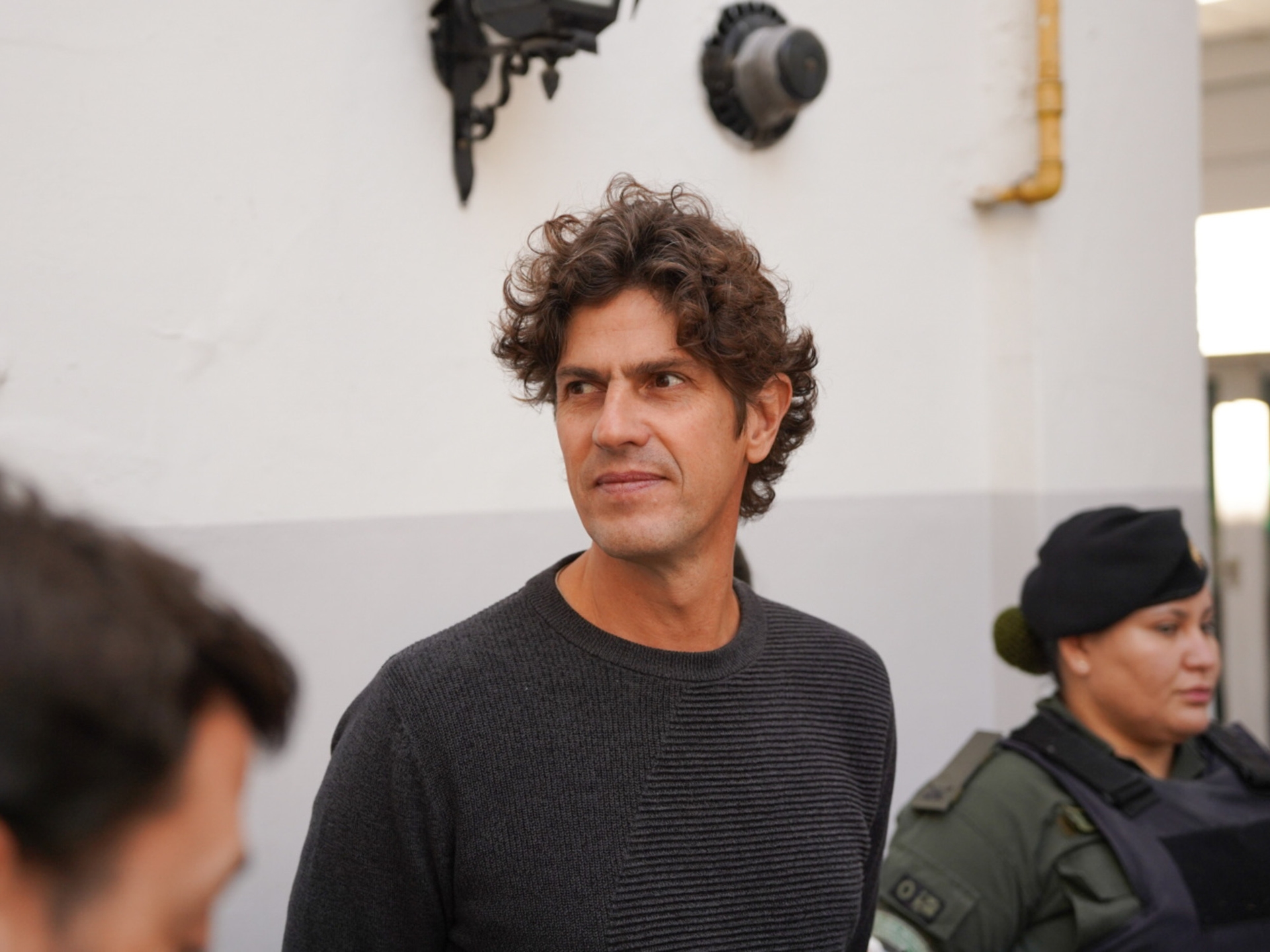 Buenos Aires Belediye Seçimi: Lousteau 1.411 oyla koltuğunu kazandı ve Liberteryenler son sayımın beklenmesini istedi.