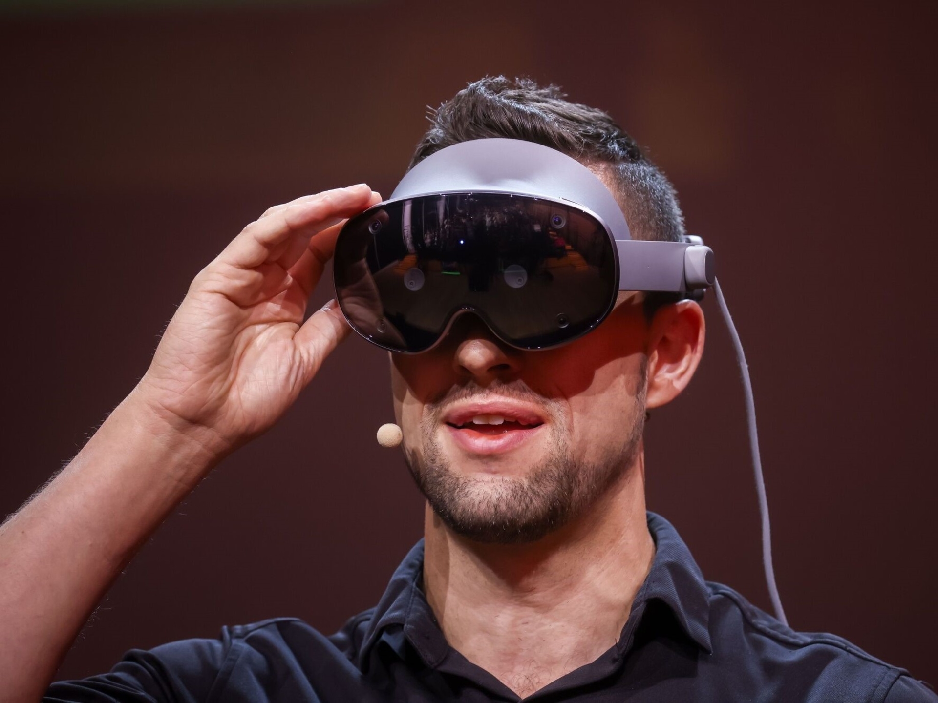 A Samsung revelou seu fone de ouvido Galaxy XR: IA, tela 4K e um preço que envergonha o Apple Vision Pro.