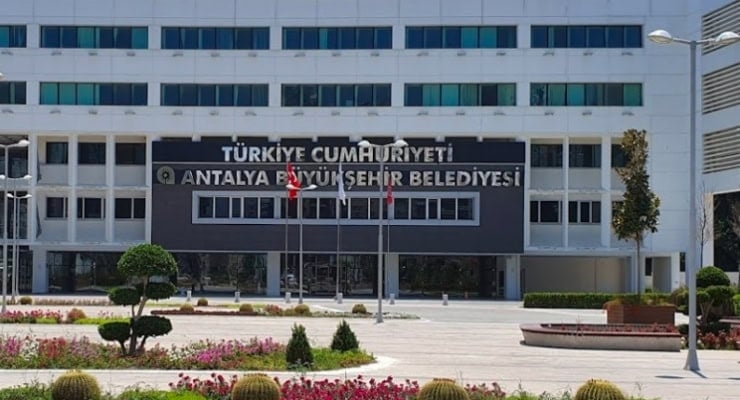 Operazione contro la municipalità metropolitana di Antalya: sei persone arrestate