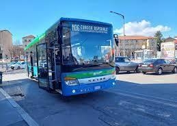 Travedona, autista del bus minacciato e preso a pugni da uno studente: naso rotto e un mese di prognosi