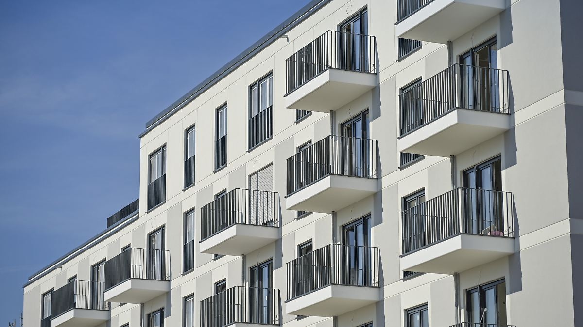 Declaración de guerra a las inmobiliarias: "Recuperaremos hasta el último euro" - El Partido de la Izquierda lanza una campaña contra el alquiler.