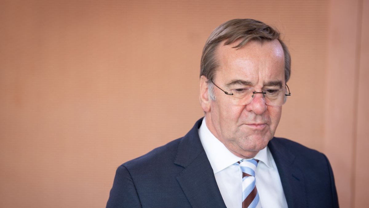 "Se demoraba en resolver los problemas": La radio digital de las Fuerzas Armadas alemanas pone a Pistorius en una situación comprometida.