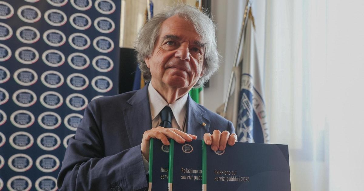 Au CNEL (Conseil national italien), Brunetta suspend les augmentations de salaire. Il fait marche arrière après l'irritation de Meloni.