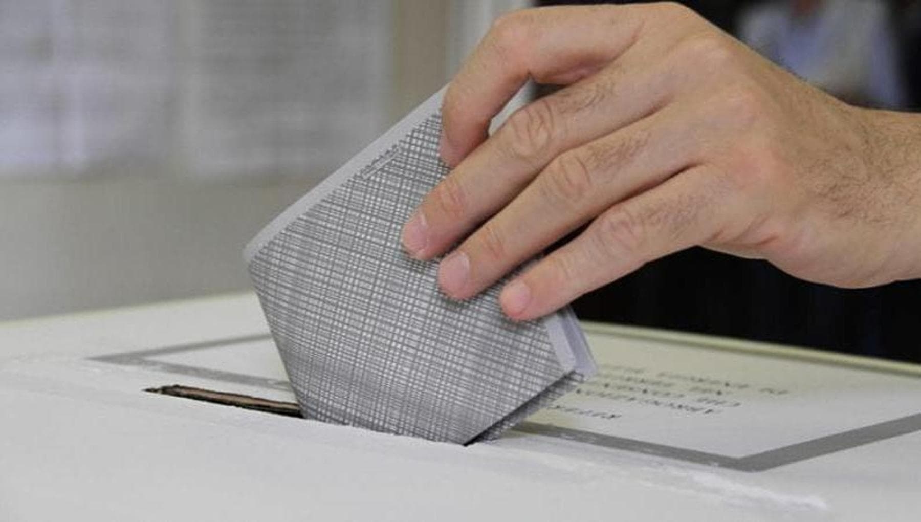 Sondaże polityczne nie wykazują większych wstrząsów po stronie partii po wyborach regionalnych w Marche i Kalabrii.