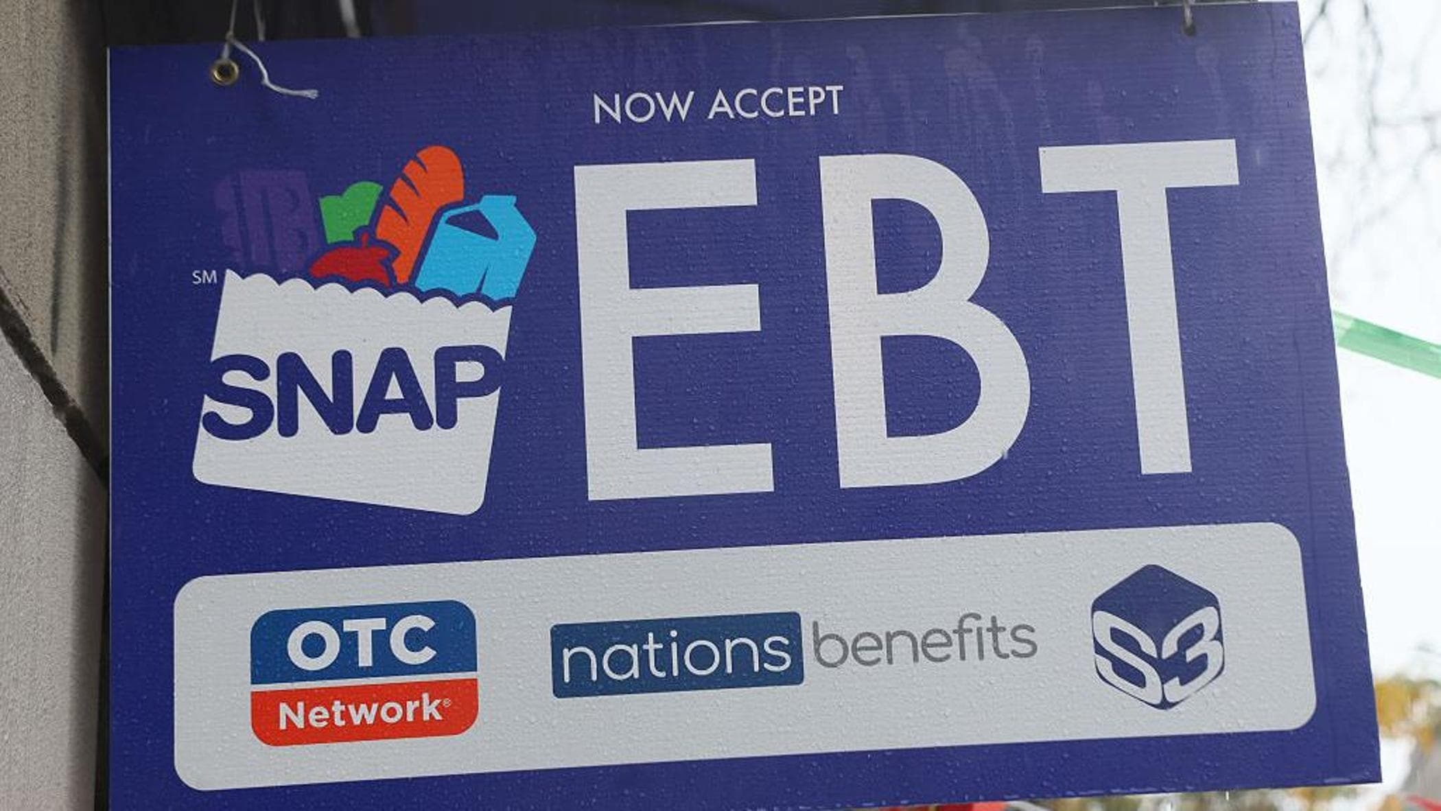 Верховный суд постановил, что Трамп должен приостановить финансирование продовольственных талонов для бедных.