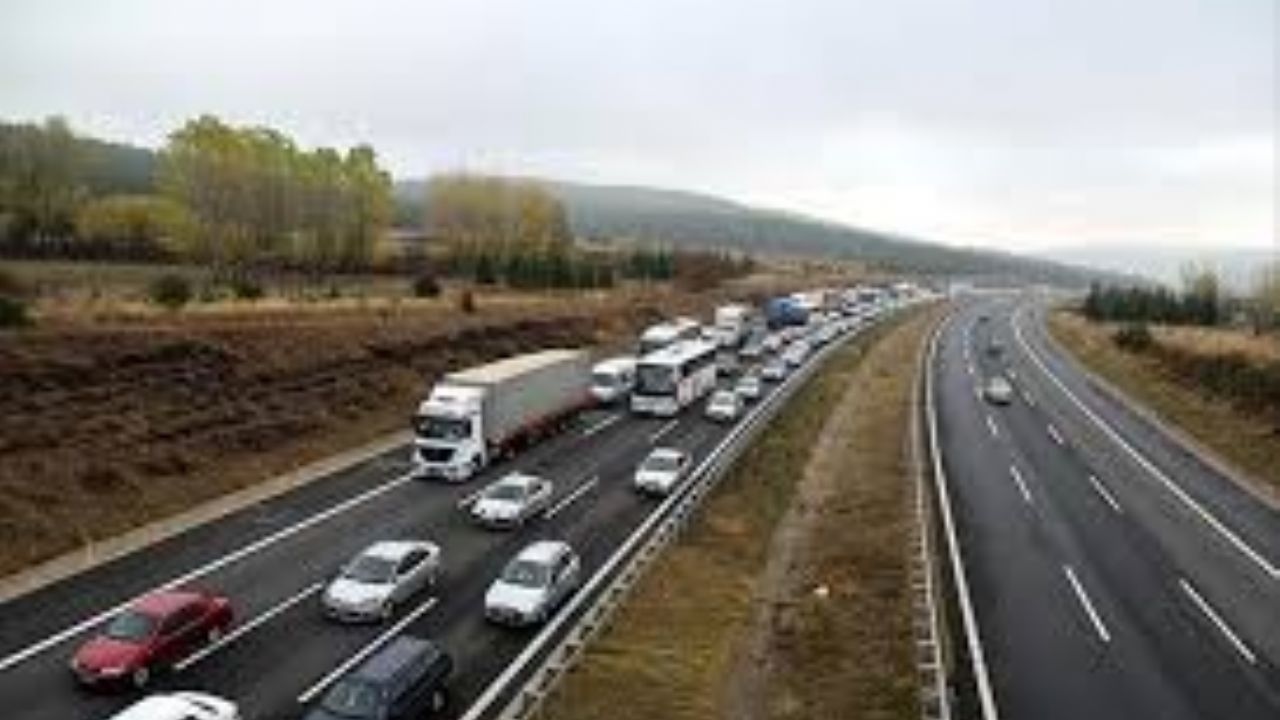 Maintenance and construction work continues on highways! Drivers, beware!