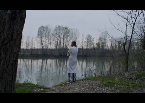 Glocal DOC — Эмоциональные мошенничества в интернете, обман сердца и возрождение: «Осквернённые души» Маттео Бальзамо на Glocal DOC — Новости Варезе